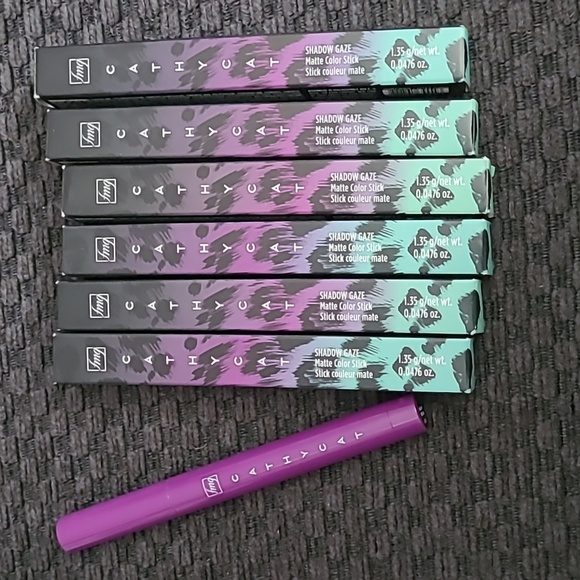 ⭐️6 Eyeshadow sticks - Picture 1 of 4